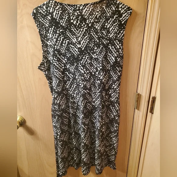 Apt 9, size L, sleeveless dress, knee length - Picture 6 of 7